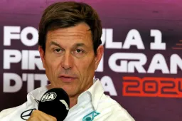 Wolff tiene d'occhio la Red Bull: "Verstappen non stava guidando alla massima potenza".