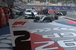 Bottas rijdt gefrustreerd P2 bord omver