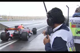 Video: Verstappen doet proefstart in de regen
