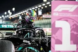 Internet reacts after Hamilton storms to Qatar pole