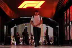 Verstappen alimenta le voci: "Nessuno si aspettava Lewis in Ferrari".