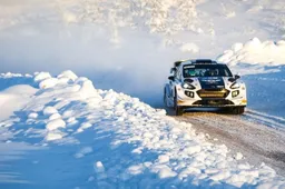 Valtteri Bottas maakt indruk bij zijn rallydebuut en wint etappe
