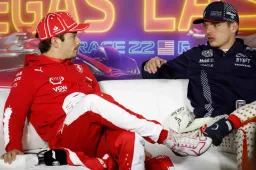 Verstappen en Leclerc lachen om 'inchident' bij start GP Las Vegas