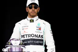 Hamilton mengt zich niet in Ferrari-schandaal: "Daarvoor moet je bij Toto zijn"