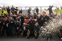 Nederlandse pers: 'Alleen al door die houding boezemt Verstappen angst in'