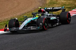 LEGO recria carro de F1 da Mercedes em tamanho real