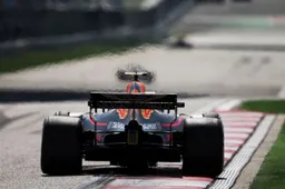 China 2018: Daniel Ricciardo 'likt de postzegel en verstuurt hem', vijf keer!
