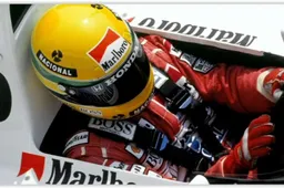 Beluister uniek audiofragment waarin Senna over Eau Rouge filosofeert
