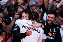 Hamilton weerspreekt geruchten Ferrari-overstap