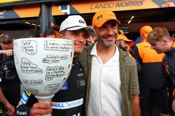 Robbie Williams explains touching gesture behind his F1 trophy design