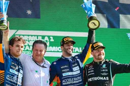 McLaren viert groot feest: 'Ik sliep met de trofee voor de constructeur'