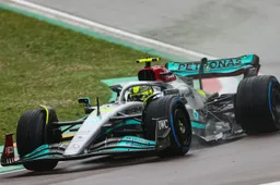 Hamilton baalt: "We hebben als team ondermaats gepresteerd"