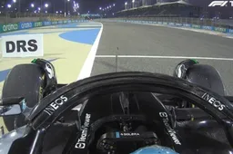 Russell provoque un drapeau rouge : La W14 de Mercedes cale à Bahreïn