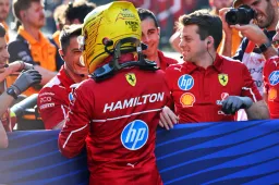 Hamilton in extase na pole in China: 'Vorige week ging het zó slecht'