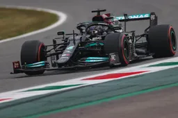 Mercedes slaat gat op de rechte stukken: ‘Achterstand op Red Bull gedicht'