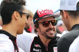 Alonso ontvangt veel felicitaties van 'zijn vrienden'