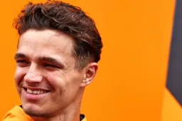 Norris esquiva en broma a Verstappen tras el accidente: "Hubiera sido Max pero..."