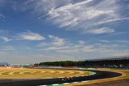 Silverstone stelt een onderzoek in naar de nieuwe asfaltlaag