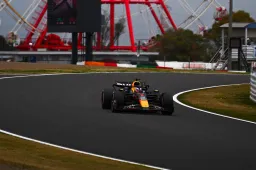 Verstappen direct weer de snelste in Japan, Sargeant blundert voor Williams