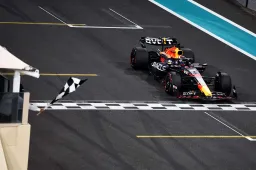 El dominante RB19 ha sido visto literalmente "sobre raíles" en Praga.