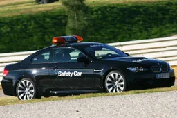Bizar: Safety car en medical car gestolen van Engels circuit