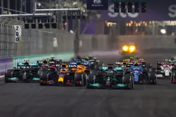 Internet reageert op straf Verstappen: "Zo easy way out van FIA"