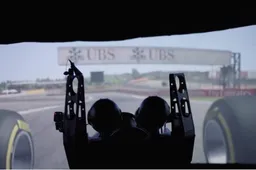 Video: Een kijkje in de Mercedes F1 simulator!