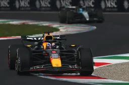 Webber: 'Op dit moment trekt Verstappen alleen de kar bij Red Bull Racing'