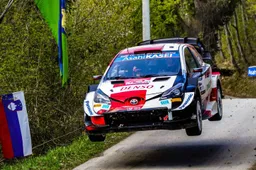 In beeld - Vreemde aanrijding op openbare weg tijdens WRC rally in Kroatië