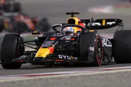 Verstappen rijdt soeverein naar zege GP Bahrein met oppermachtig Red Bull
