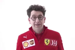 Showman Binotto introduceert alvast nieuwe Ferrari
