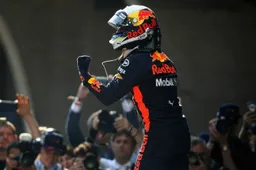 Lol! Watch Daniel Ricciardo give the middle finger to Bottas!
