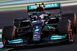 Mercedes aan het werk na problemen: 'Hij moet en zal beide races winnen'