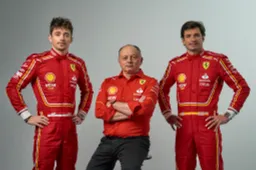 Sainz comenta sobre chegada de Hamilton: "Tive tempo para processar"