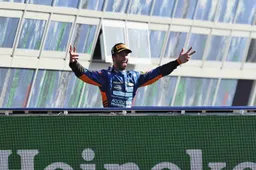 Ricciardo mag na lang wachten eindelijk weer een shoey doen!