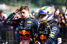 Verstappen verdedigt Perez: 'Auto is een grote zorg'