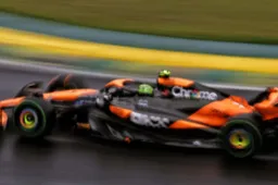 Norris loses first place and Verstappen starts well at sodden Sao Paulo