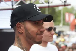 Lewis Hamilton neemt rustig te tijd om te verlengen bij Mercedes