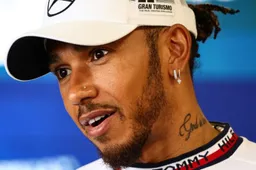 Hamilton impartisce una saggia lezione: "Renditi sempre conto di te".