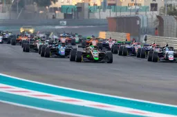 F4-coureur overleeft horrorcrash in Dubai: ‘Met dank aan de halo’