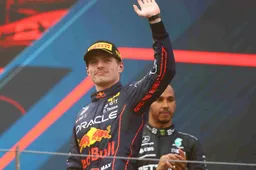 Verstappen: "Oh, ja, dat is idioot. Als in... dat is bizar!"