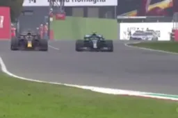 Video: Verstappen verschalkt Bottas na fout van de Fin!