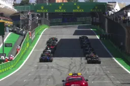 Verstappen gets away from Norris on restart, Alonso trumps Hamilton