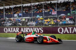 Antonelli coinvolto in un incidente al via in F2