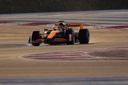 McLaren und Pirelli haben einen holprigen Start in den Test der 2026er Regenreifen hingelegt