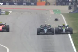 Whut? Touché tussen Mercedes-coureurs Russell en Hamilton in kwalificatie
