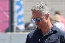 Schumacher: "Red Bull precisa trazer um piloto para 2025 muito em breve"