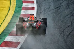 Verstappen legt uit waarom hij driftte: "Ik kon niet eens zien wie het was"