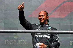 Hamilton se emociona antes del fin con Mercedes: "Lo ha cambiado todo"