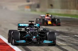 Geen andere optie voor Verstappen: 'Ze hadden Hamilton laten winnen'